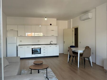 Apartament 1+1 per qera Xhamllik !
