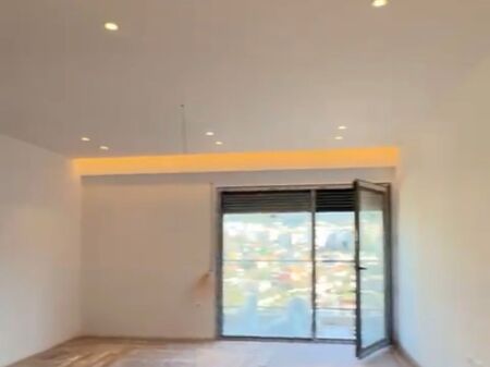 Shitet, Apartament 2+1, Porcelan, Tiranë.