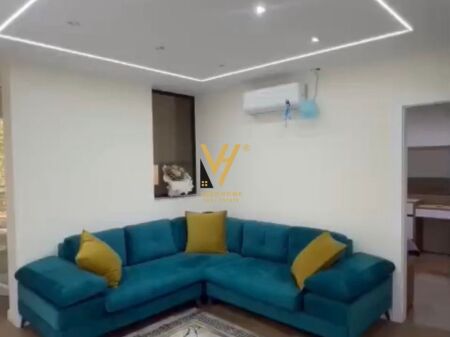 JEPET APARTAMENT 2+1+VERANDE ME QIRA TE FUSHA E AVIACIONIT 750 EURO