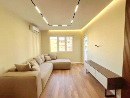 Rruga Mine Peza, shume afer Qendres: 1+1