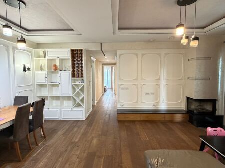 VENDESI CON 3+1+2+POSTO AUTO, COMPLESSO DELIJORGJI