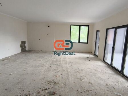 In Via Elbasan, Vendesi Super Appartamento 3+1+2 Con Spazi Ampi In Vendita !!!