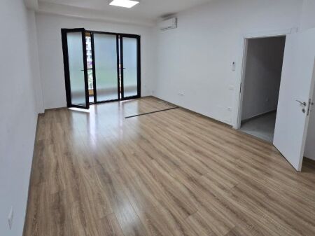 🏢 Jepet Zyrë me Qira 2+1 – Square 21