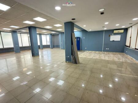 Zyre Me Qera Tek Farmacia 10 (ID BZ2637) Tirane.