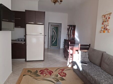 Apt 1+1+Ballkon te Pallatet Derveni, Rruga e Qelqit (Uji dhe administrimi i perfshire ne cmim) (JO AGJENSI)