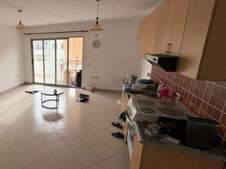 apartament 2+1 me qira 5 minuta nga Komuna e Parisit