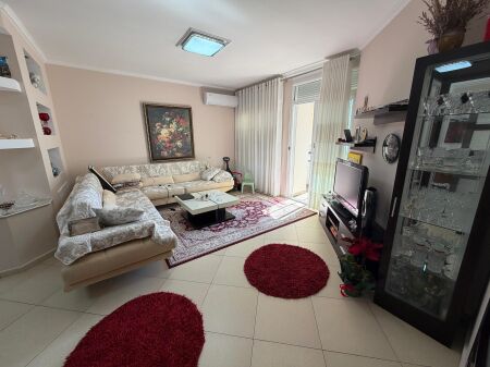 Apartament 3+1 në shitje te Rruga e Cipajve Vlore (Gjergj Arianiti)