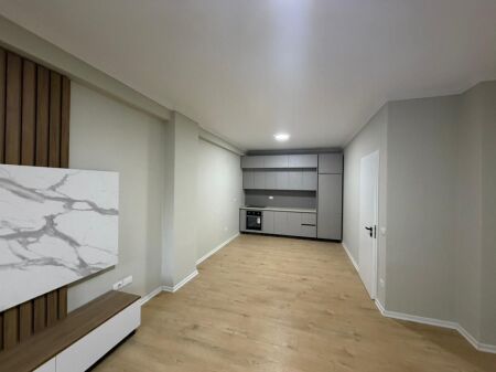 Shitet Apartament 1+1
