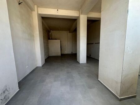 🏪 Shop for rent in Astir