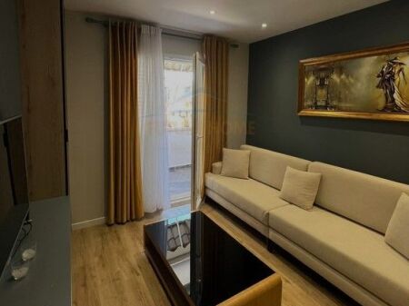 Affitto, Appartamento 1+1, Bllok, Tirana.