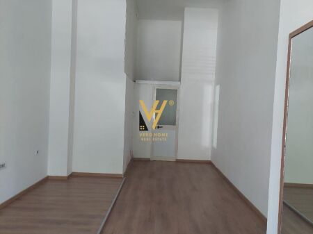 SHOP FOR RENT 28 M2 IN XHAMLLIK 40,000 LEKE