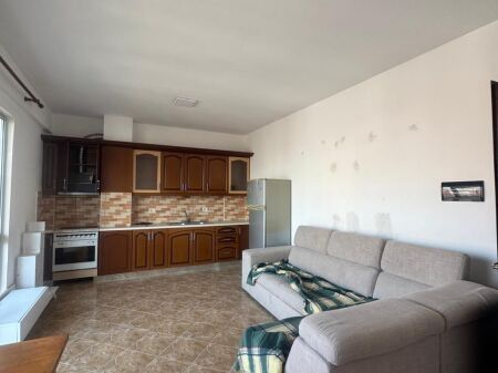Apartament 1+1 te Mbikalimi i Komunes per shitje