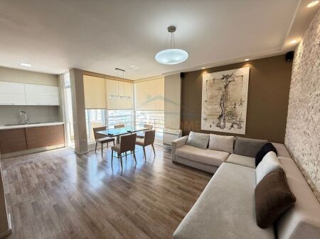Shitet, Apartament 2+1+2, Selite