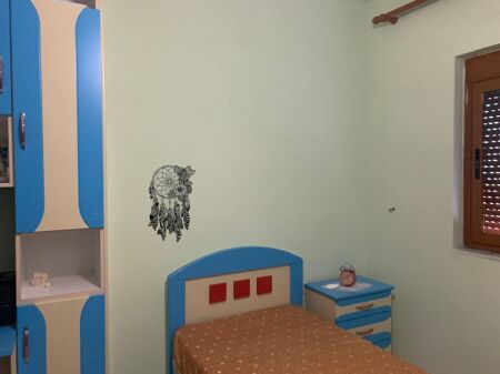 Shitet Apartament 2+1 ne lgj.8 Shkurti, Fier 90,4 m2