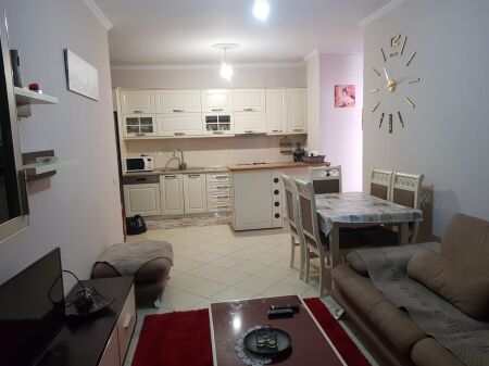 Jepet me qira apartament 2+1 në Misto Mame!