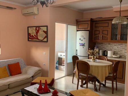 Shitet Apartament 2+1 ne lgj.8 Shkurti, Fier 90,4 m2