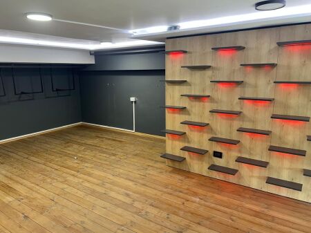 Premises for rent in Astir !