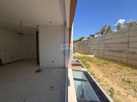 Vilë - Për Shitje - Rezidenca Luleborë, Tiranë(ID: 530261056-266)