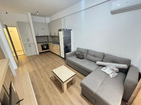 🏠 Appartamento 1+1 in affitto  📍 Indirizzo: Ali Demi, Complesso Kadiu💶 Prezzo: 40.000 lek/mese