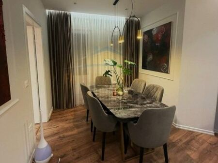 Shitet, Apartament 3+1+2, Liqeni i Thatë, Tiranë