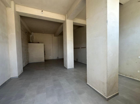 LOCALE IN AFFITTO – Astir