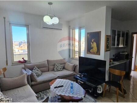Shitet apartament 1+1 pranë shkollës “Mihal Grameno” 🏡