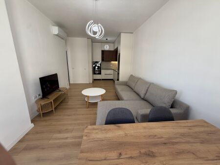 Tirane, jap me qera apartament 2+1+2 tualete+ Ballkon Kati 6, 90 m², 49.000 Lekë (Univers City)