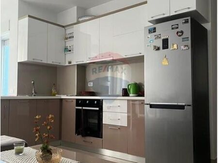 Appartamento 1+1 a 21 Dhjetori, Complesso Contatto
