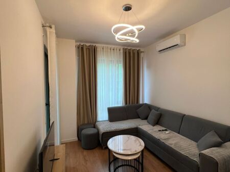 🏢In the 5 Maj area, near Oase Restaurant, a 1+1 apartment, newly furnished, is for rent 45,000Leke