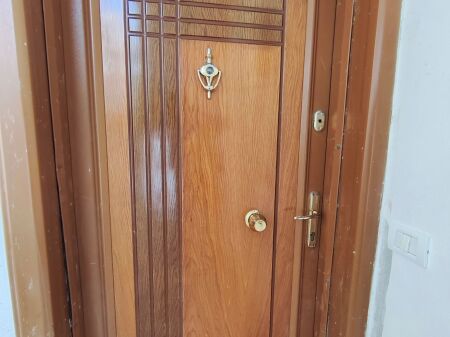 Apartament Modern 2+1, i Rinovuar Plotësisht, 15 Minuta nga Qendra e Qytetit, Parkim Falas