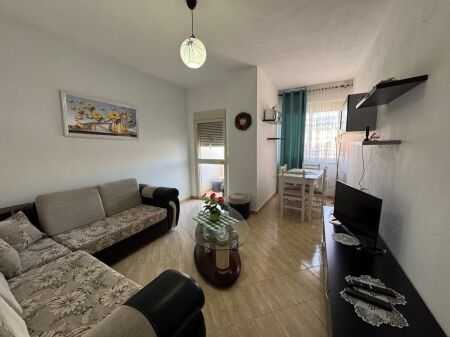 Jepet apartament me qera 1+1