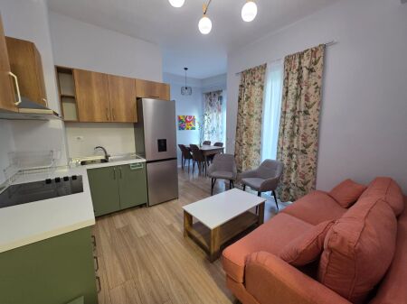 🏠 Jepet me qera apartament 1+1  📍 Adresa: Ali Demi, Kompleksi Mangalem💰 Çmimi: 45,000 lekë