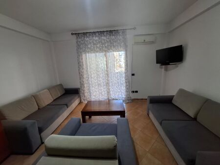 Jepet me Qera Apartament 1+1 Ne Qender te Durrsit