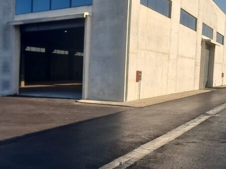 🏭✨ Jepet Kapanon 2,400 m² me Qira – Porto Romano ✨🏭