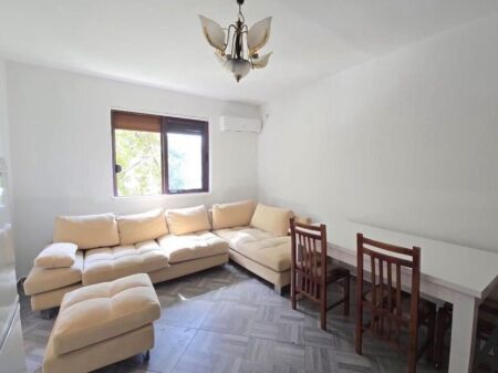 Shitet, Apartament 1+1+Ballkon , Nisharaku/ Rruga Irfan Tomini , Tirane.