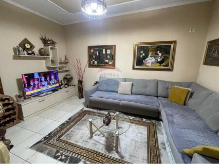 Shitet apartament tek Ish Tregu Elektrik, Tiranë 🏡