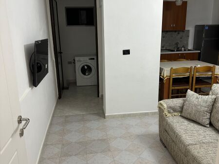 Jepet me qira garsoniere te Komuna e Parisit!