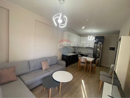 Shitet apartament 2+1 tek Univers City,