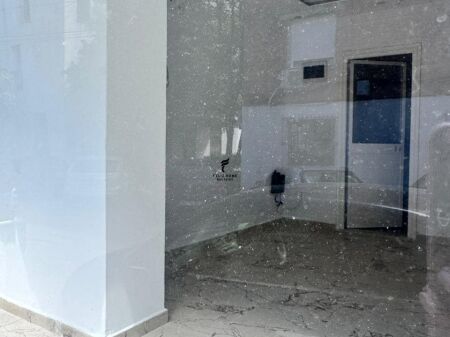SHOP FOR RENT 50 M2 1 DECEMBER 90,000 LEKE FH-72128