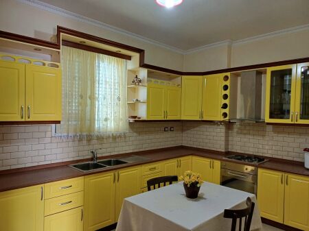 Rent | Vilë 4 + 1 | Fier | 2500 €/month