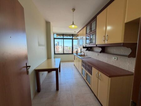 🏢Rruga 4 Deshmoret jepet me qera apartament 3+1+2 ,pjeserisht i mobiluar 80,000Leke