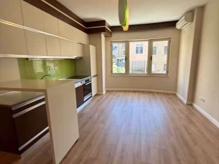 🏠Vendesi Appartamento 1+1 📍Via Mine Peza  🏢3° piano, con ascensore📐Sup. 66.5m2 Lordo 💶163.000€•Con Ipoteca•Completamente ristrutturato