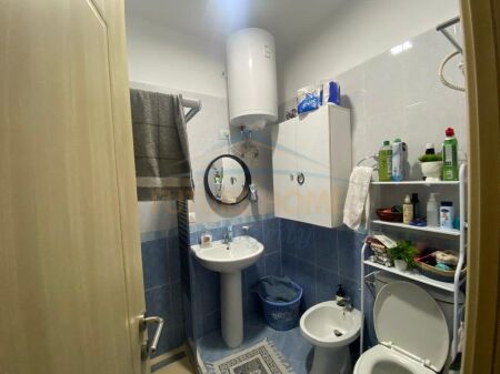 Shitet, Apartament 2+1+Verandë (I konvertuar), Fresku,