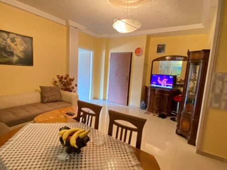🏢Rruga e Dibres prane Viles Gold jepet me qera apartament,1+1, i mobiluar.50,000 Leke
