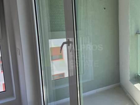 jepet me qera apartament 2+1, 400 mije leke,kati 6, kontakti, ali demi