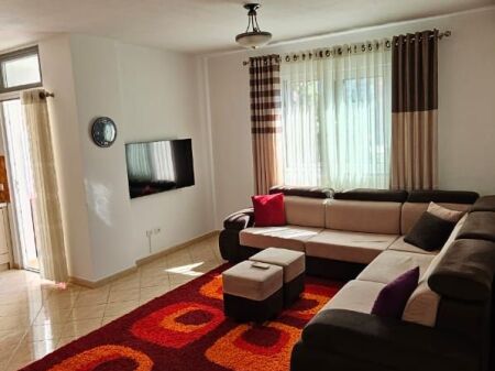 Jepet apartament me qira