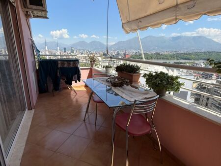 🏡 Shitet Apartament 2+1 – pranë Kopshtit Botanik, me pamje nga Liqeni Artificial 🌿✨