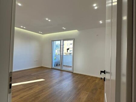 SHITET APARTAMENT 2+1 QENDER 193.000 EURO  FH-72215