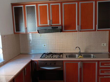 Apartament me qera 2+1 rruga e durresit