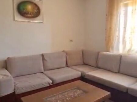 Apartament 1+1 për shitje pranë Kryegjyshatës!

